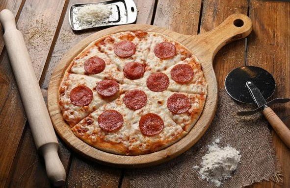 بيتزا ببروني